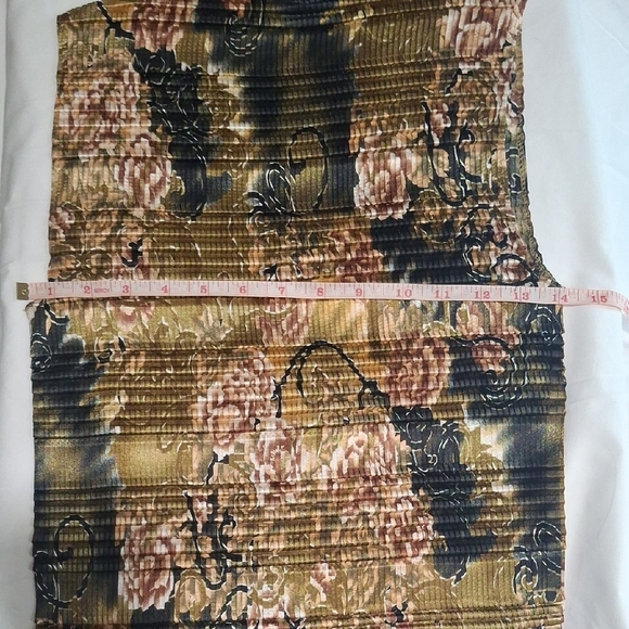 NICOLA Tan Ribbed Fitted Tank Top with Mandarin Collar - Picture 5 of 6